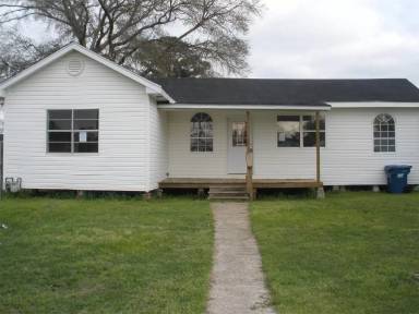 Main picture of 305 Crouchet St