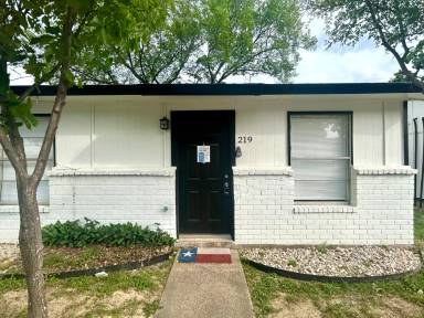 Main picture of 2809 N Highway 175