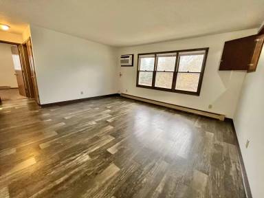 Main picture of 235 W 1st St