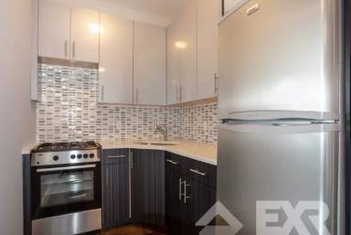 Main picture of 39 Suydam St