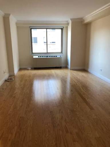 Main picture of 53 W 14th St