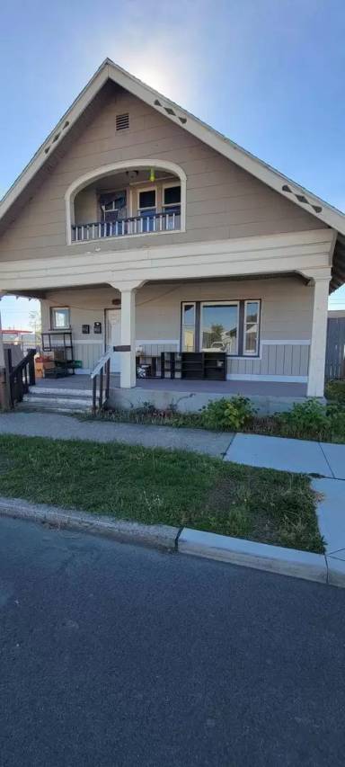 Main picture of 3020 E Rowan Ave