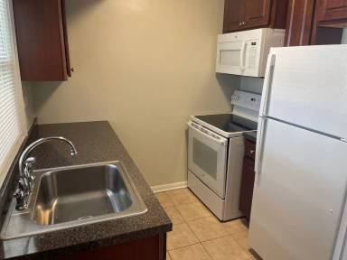 Main picture of 6107 N Cicero Ave