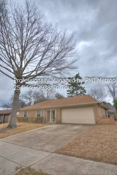 Main picture of 2004 Memphis Dr