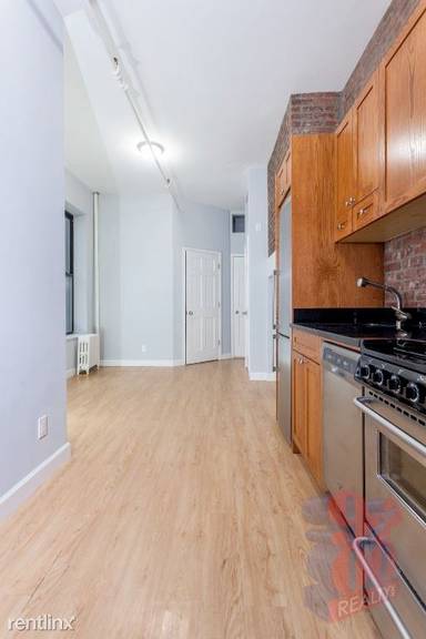 Main picture of 358 W 51st St