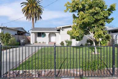 Main picture of 455 Larkspur Dr