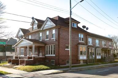 Main picture of 6938 E Vernor Hwy