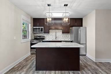 Main picture of 550 S Clay Ave