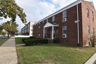 Main picture of 1924 Geary St