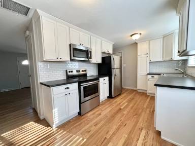 Main picture of 4699 Garrison St