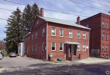 Main picture of 33 School St