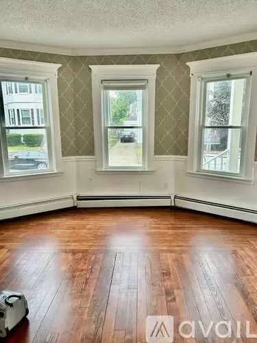 Main picture of 81 Willard St
