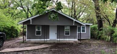 Main picture of 2323 S Scott Ave