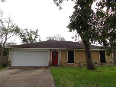 Main picture of 404 Forest Oaks Ln