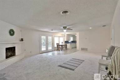 Main picture of 826 Harrison Ave