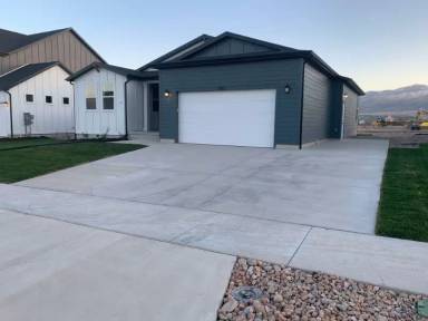 Main picture of 707 W Blue Mountain Dr