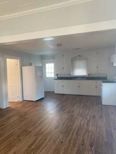 Main picture of 401 N Broadway St