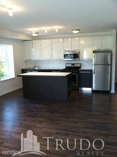 Main picture of 1544 W Glenlake Ave Apartments