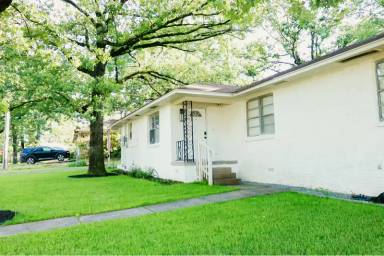 Main picture of 4013 N Locust St