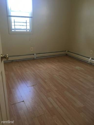 Main picture of 569 Christopher St