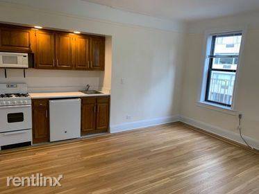 Main picture of 214 E 51st St
