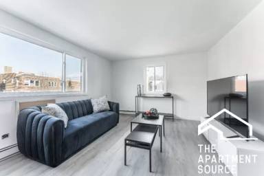 Main picture of 7621 N Sheridan Rd