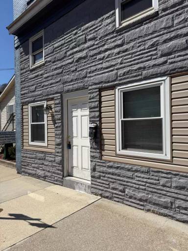 Main picture of 338 1st St