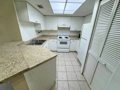 Main picture of 2039 SE 10th Ave
