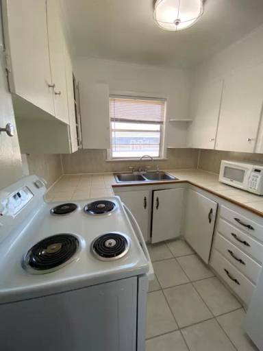 Main picture of 924 W Thompson Ave