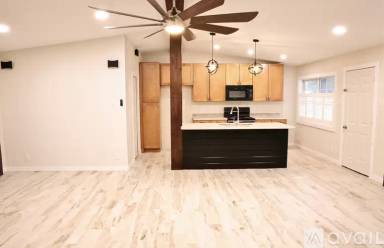 Main picture of 106 River Oaks St