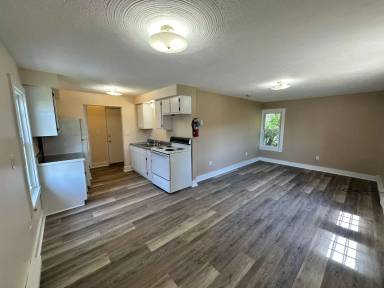 Main picture of 654 E Water St