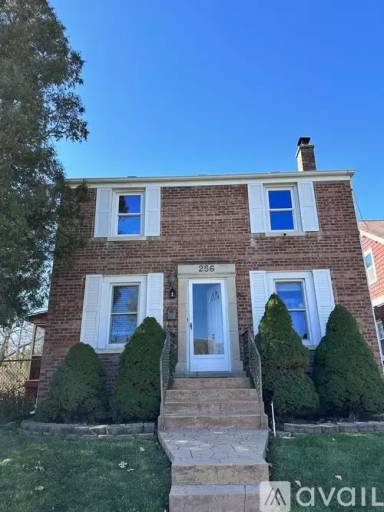 Main picture of 256 S Center St