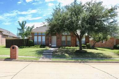 Main picture of 2002 Topaz Dr