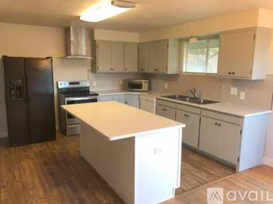 Main picture of 714 S Sharron St