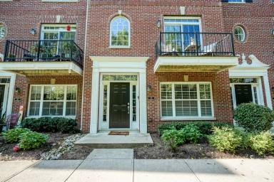 Main picture of 92 11th St NW