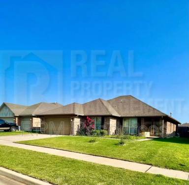 Main picture of 10913 SW 30th St