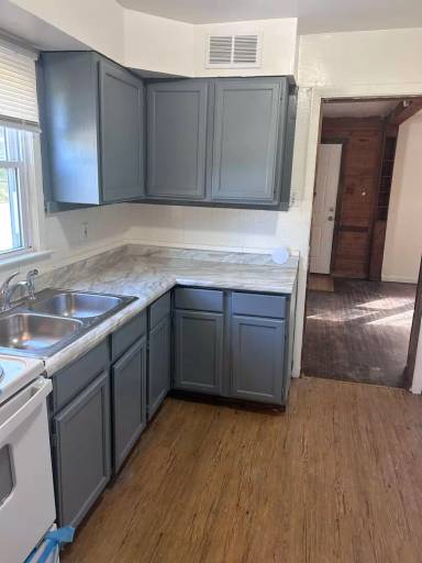 Main picture of 9122 Loganberry Ln