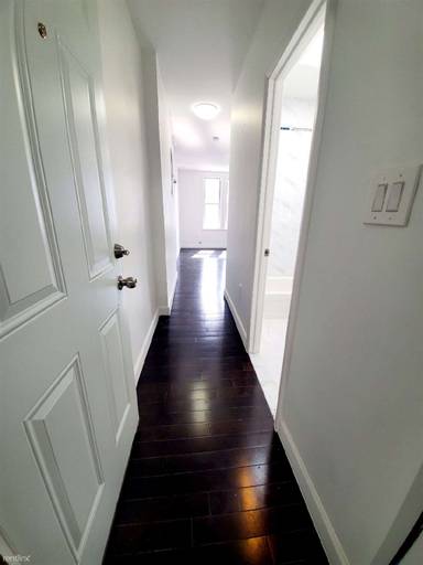 Main picture of 10418 Metropolitan Ave