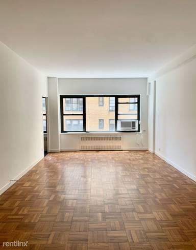 Main picture of 412 E 55th St