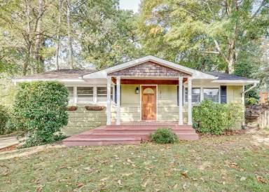 Main picture of 3012 Surrey Ln