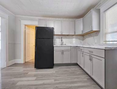 Main picture of 580 Plainfield St