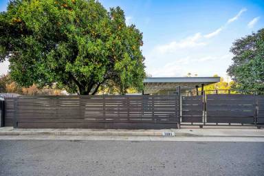 Main picture of 2677 Glendale Blvd