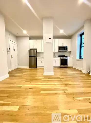 Main picture of E 79th St