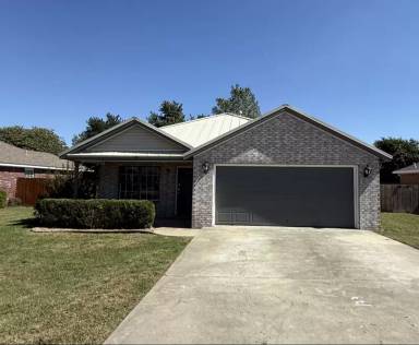 Main picture of 674 Olivia Ln