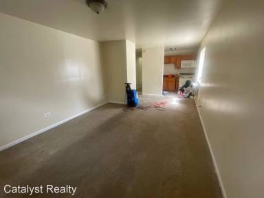 Main picture of 4725 S Michigan Ave