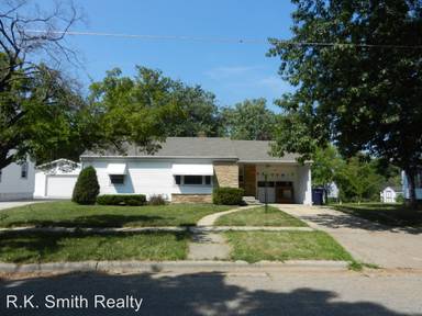 Main picture of 221 N Palm St
