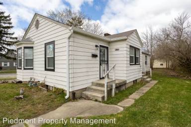 Main picture of 4734 E 34th St