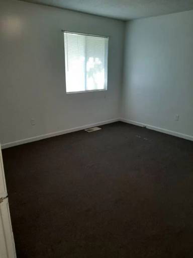 Main picture of 910 Aelise St