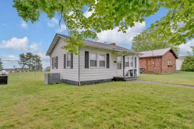 Main picture of 1561 Redwood Dr