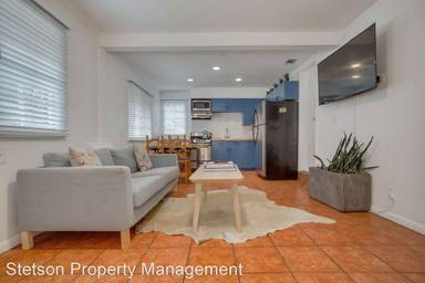 Main picture of 912 Columbus St